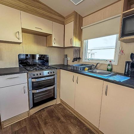 Great 8 Berth Caravan In Norfolk Near To Great Yarmouth Ref 20178Bs Hopton on Sea Екстер'єр фото