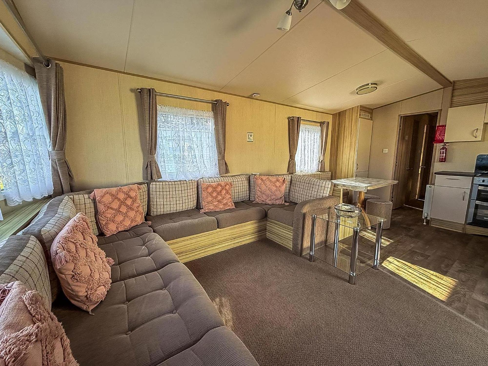 Great 8 Berth Caravan In Norfolk Near To Great Yarmouth Ref 20178Bs Hopton on Sea Екстер'єр фото