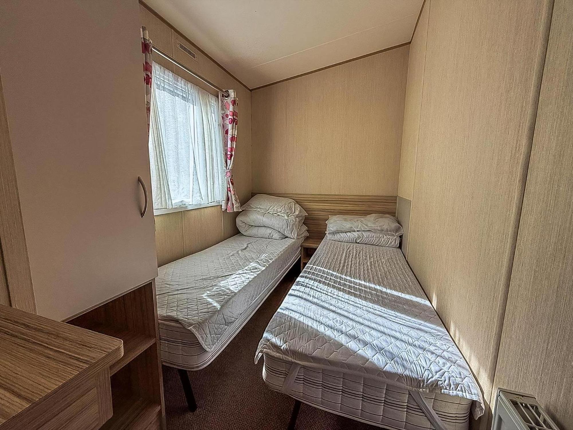 Great 8 Berth Caravan In Norfolk Near To Great Yarmouth Ref 20178Bs Hopton on Sea Екстер'єр фото