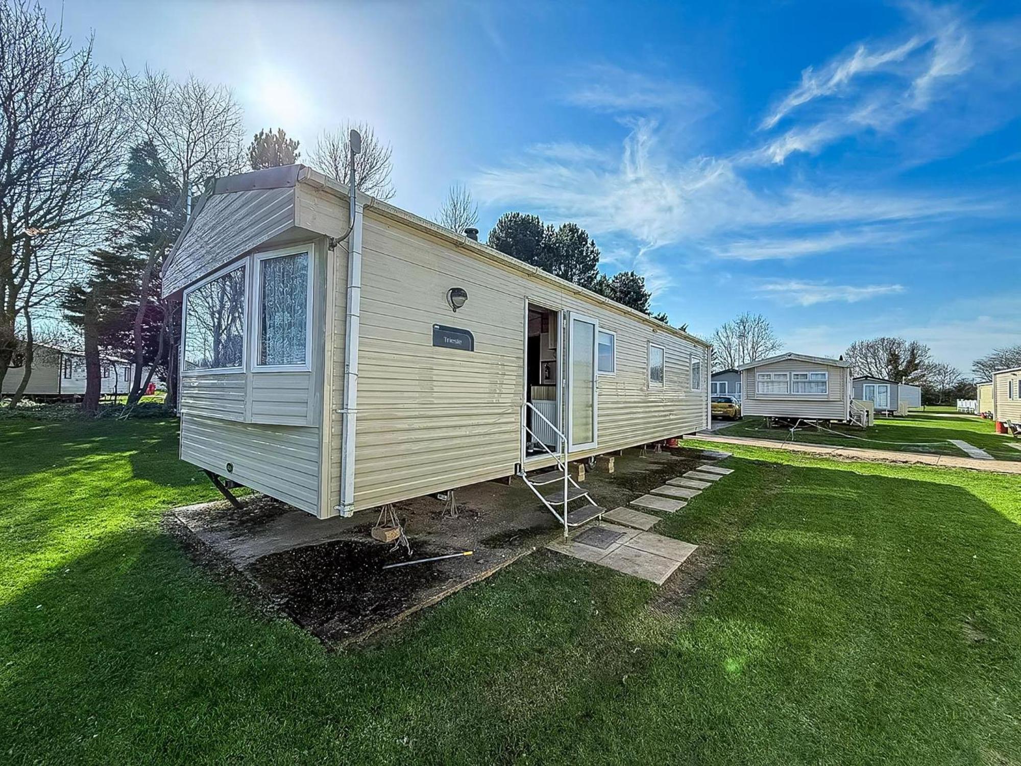 Great 8 Berth Caravan In Norfolk Near To Great Yarmouth Ref 20178Bs Hopton on Sea Екстер'єр фото