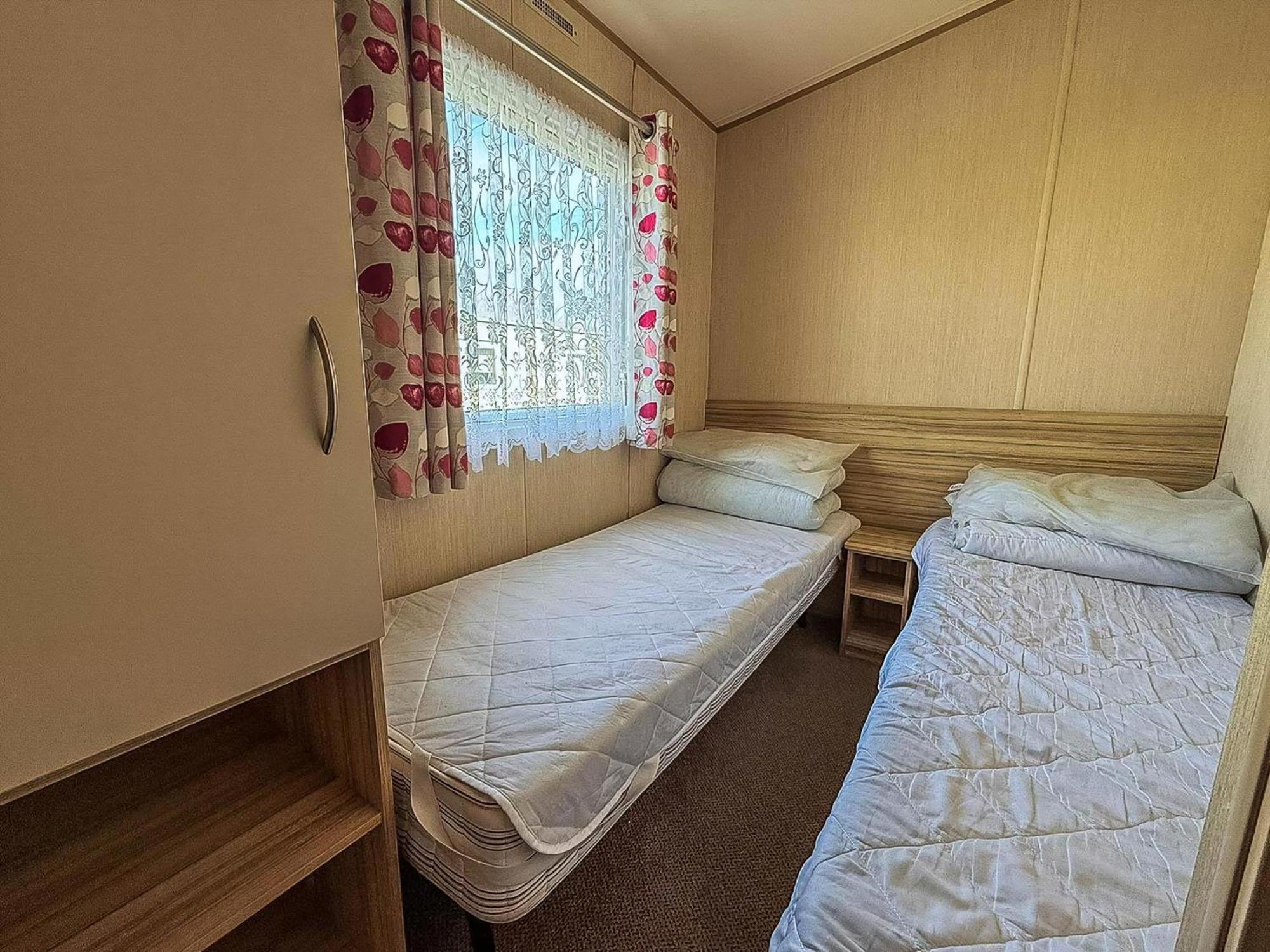 Great 8 Berth Caravan In Norfolk Near To Great Yarmouth Ref 20178Bs Hopton on Sea Екстер'єр фото